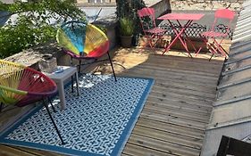 Tres Bel Appartement De Style Ancien Avec Sa Terrasse En Bois En Coeur De Ville